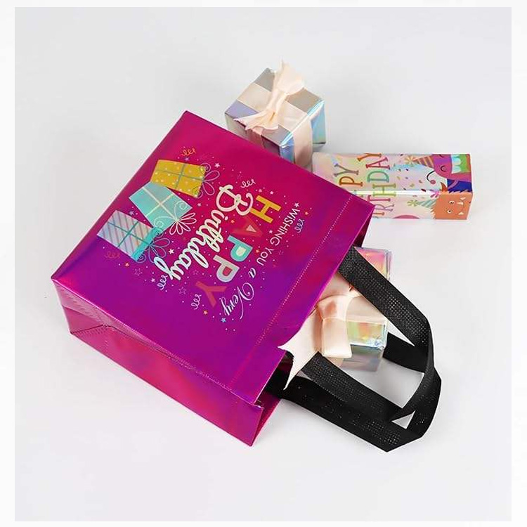 Нетъкани чанти за рожден ден с различни размери и координирани цветове